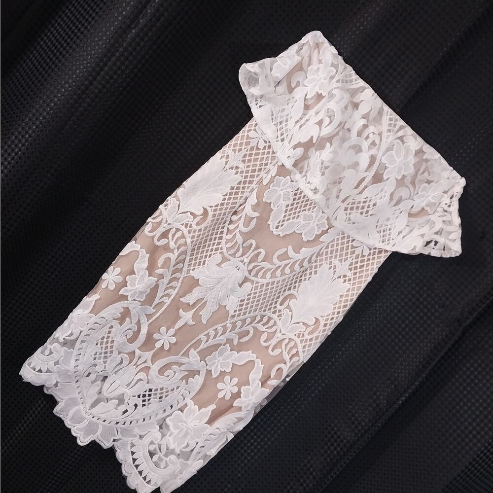 FASHION NOVA! NUDE BEIGE/TAN STRETCH OVERLAID W/WHITE ORNATE LACE DRESS! SZ XS